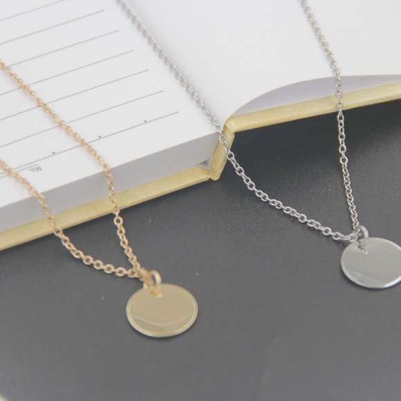 //SALE//LAST ONE//Minimalist Circle Necklace - Picture 3 of 4